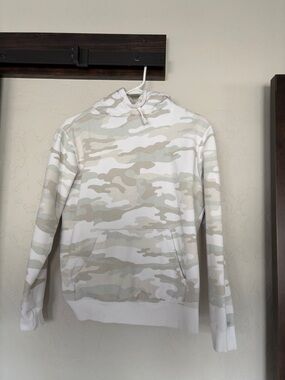 Men's Camo Pullover Hoodie in White & Light Tan